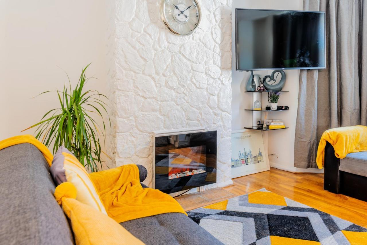 Stylish 3-Bed Terraced House With Wi-Fi Apartment Chatham  Exterior foto