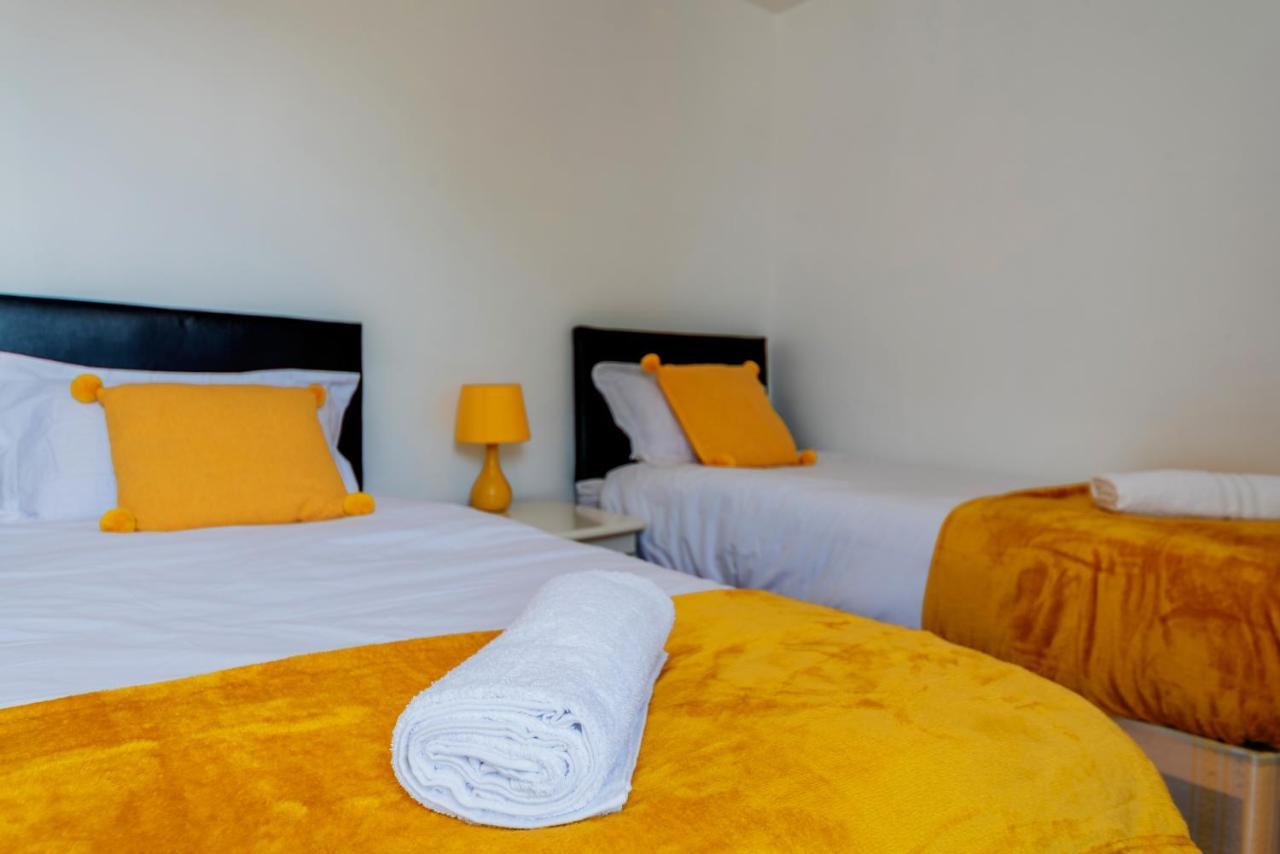 Stylish 3-Bed Terraced House With Wi-Fi Apartment Chatham  Exterior foto