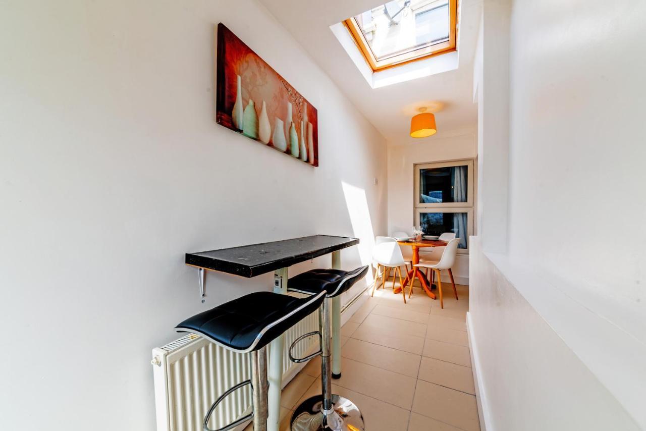 Stylish 3-Bed Terraced House With Wi-Fi Apartment Chatham  Exterior foto